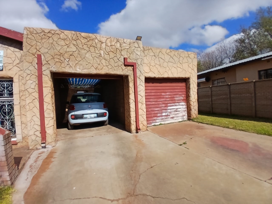 4 Bedroom Property for Sale in Kuruman Northern Cape